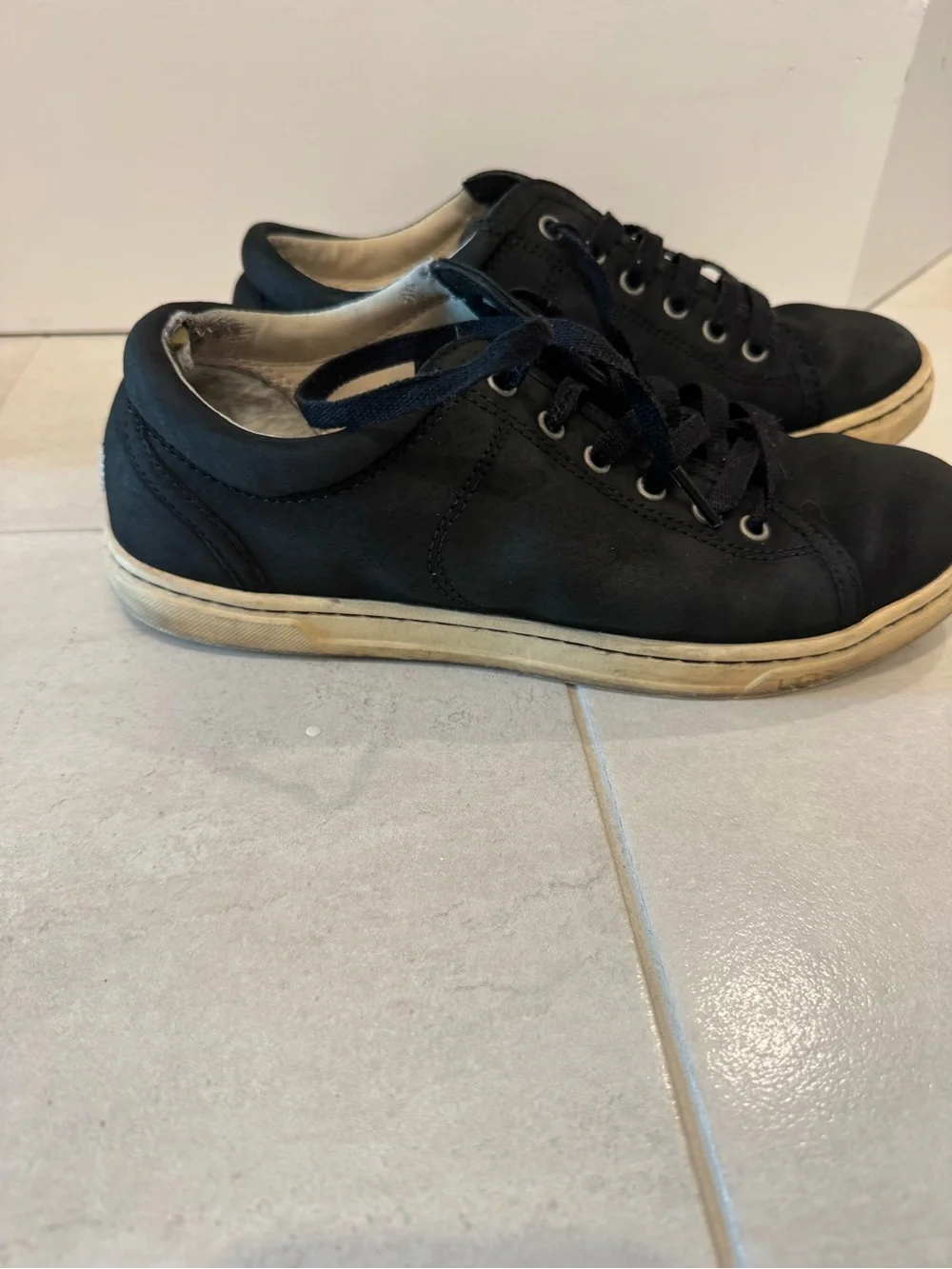 UGG Black Suede Casual Sneakers Women’s Size 7.5